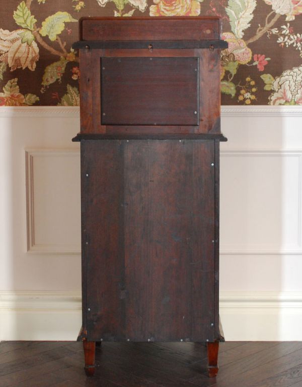 アンティークのキャビネット　アンティーク家具　象嵌が美しいアンティーク家具、便利なペディスタルカップボード。裏側もキレイな状態です。(q-508-f)