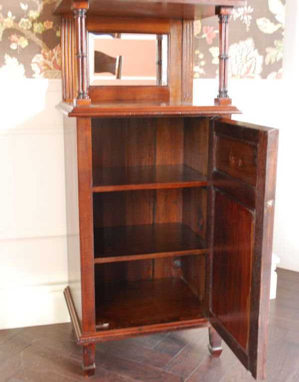アンティークのキャビネット　アンティーク家具　象嵌が美しいアンティーク家具、便利なペディスタルカップボード。中もキレイに仕上げているので、安心して収納できます。(q-508-f)