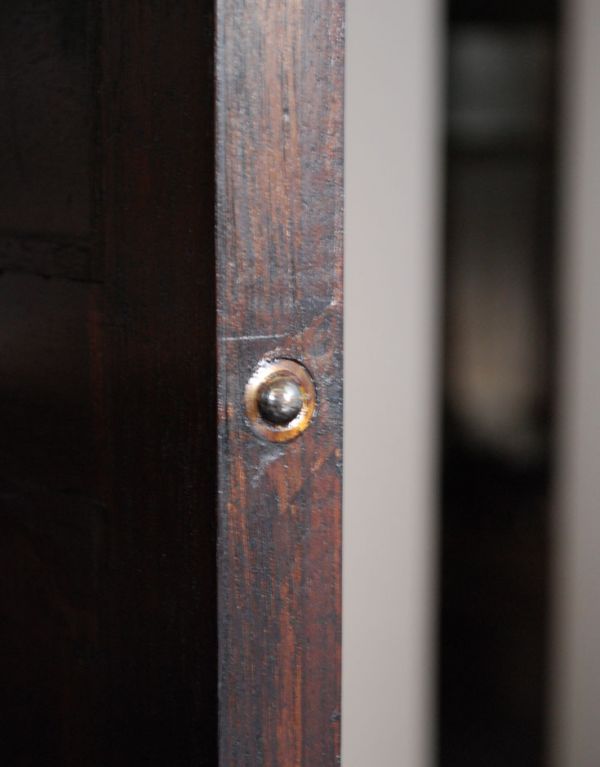 アンティークのキャビネット　アンティーク家具　象嵌が美しいアンティーク家具、便利なペディスタルカップボード。当時の金具です。(q-508-f)