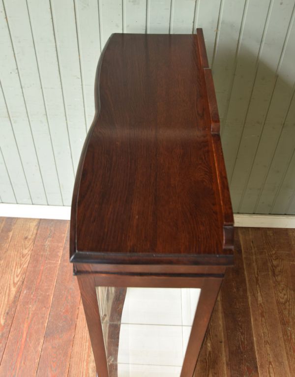 アンティークのキャビネット アンティーク家具 繊細な装飾のアンティーク家具、ガラスキャビネット(ショーケース)。天板もピカピカにお直ししました。(q-516-f)