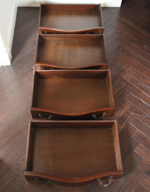 アンティークのチェスト アンティーク家具 クラシックなアンティーク英国家具、マホガニー材の4段チェスト。引き出しは4杯。(q-521-f)