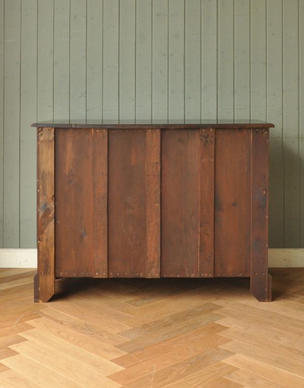 アンティークのチェスト　アンティーク家具　英国インテリアのアンティーク家具、カップボードチェスト（食器棚）。裏側もキチンと仕上げているので、キレイな状態です。(q-522-f)