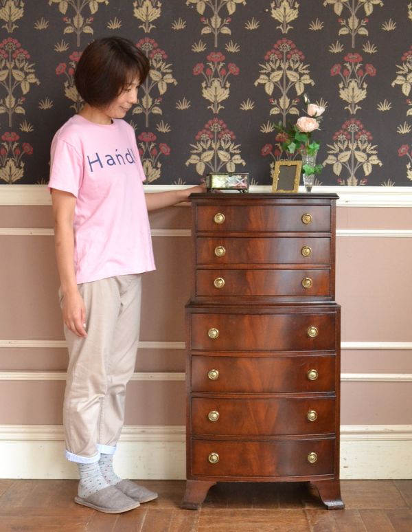 アンティークのチェスト アンティーク家具 アンティークのチェスト(トールボーイ)、英国のチェストオブドロワーズ。高級感があって女性らしい優しいシルエット。(q-527-f)