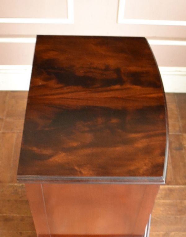 アンティークのチェスト アンティーク家具 アンティークのチェスト(トールボーイ)、英国のチェストオブドロワーズ。天板も木目がとってもキレイです。(q-527-f)