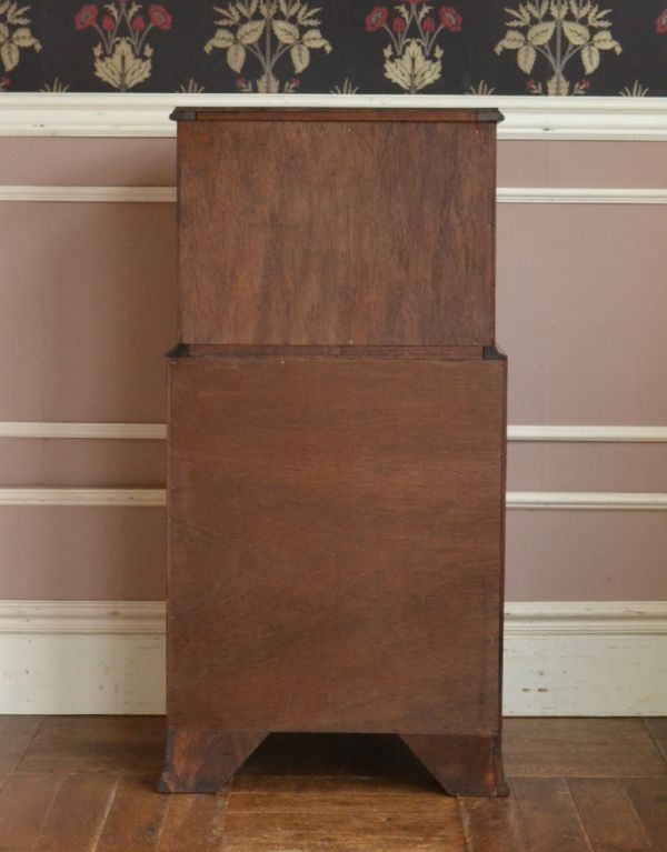 アンティークのチェスト アンティーク家具 アンティークのチェスト(トールボーイ)、英国のチェストオブドロワーズ。裏側もキチンと仕上げているので、キレイな状態です。(q-527-f)