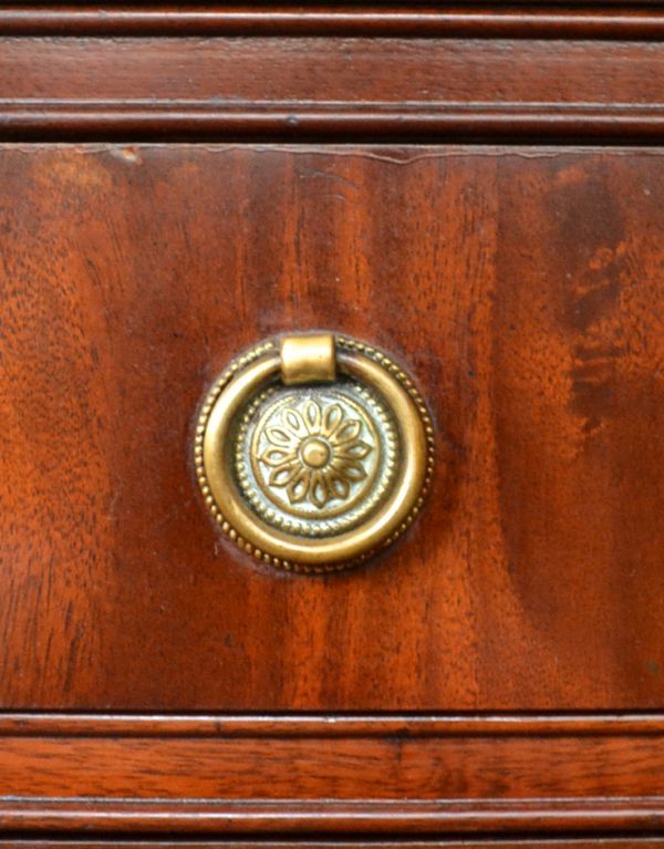 アンティークのチェスト アンティーク家具 アンティークのチェスト(トールボーイ)、英国のチェストオブドロワーズ。引き出しの取っ手です。(q-527-f)
