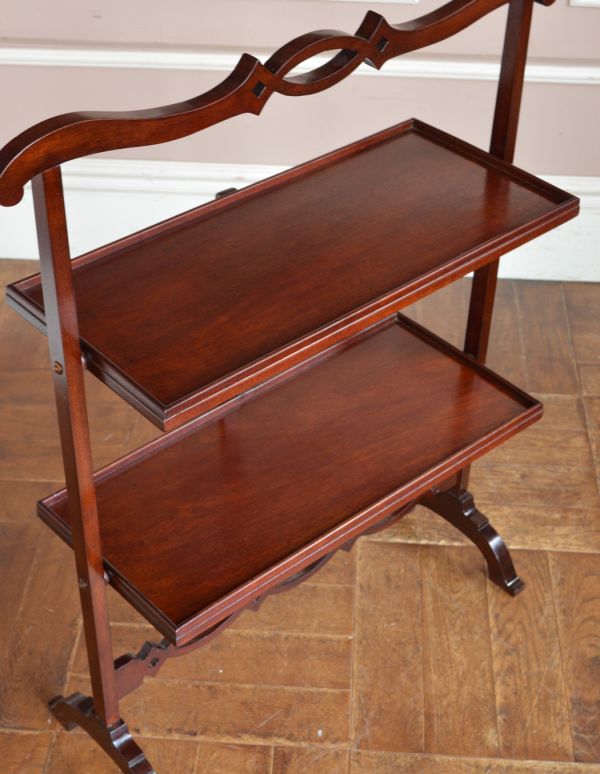 めずらしい家具　アンティーク家具　憧れの英国のアンティーク家具、たくさん置けるケーキスタンド。天板です。(q-529-f)