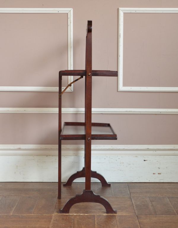 めずらしい家具　アンティーク家具　憧れの英国のアンティーク家具、たくさん置けるケーキスタンド。サイドから見るとこんな感じ。(q-529-f)