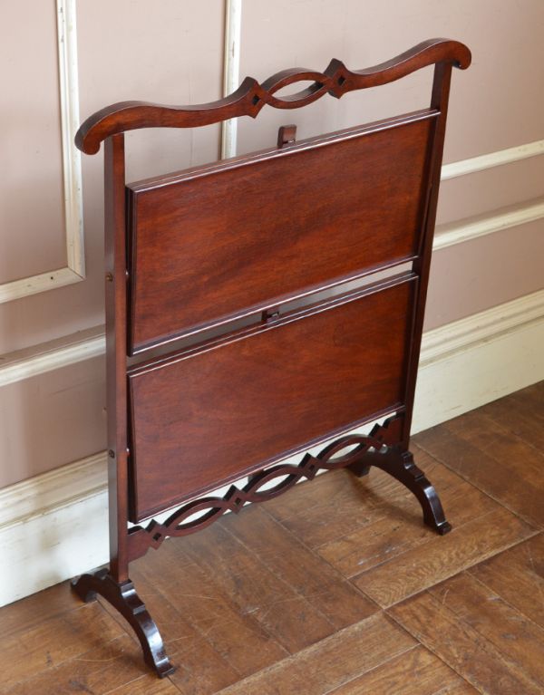 めずらしい家具　アンティーク家具　憧れの英国のアンティーク家具、たくさん置けるケーキスタンド。こんなにコンパクトになります。(q-529-f)