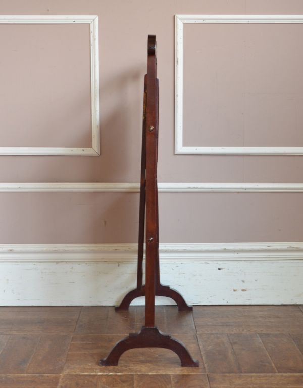 めずらしい家具　アンティーク家具　憧れの英国のアンティーク家具、たくさん置けるケーキスタンド。たたんだときも様になります。(q-529-f)