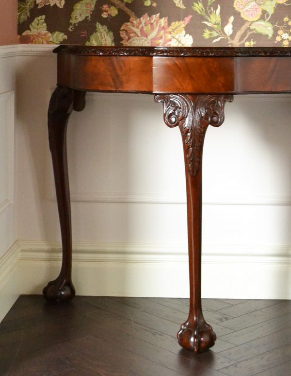 ロイドテーブル　アンティーク家具　英国のアンティーク家具、ゴージャスなコンソールテーブル。脚が細いので、シルエットがとても素敵なんです。(q-530-f)