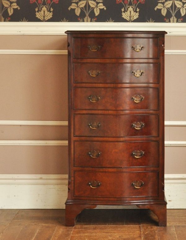 アンティークのチェスト　アンティーク家具　スタイルバツグンのアンティーク家具、英国デザインのチェスト。品のあるマホガニー材の色合い。(q-532-f)