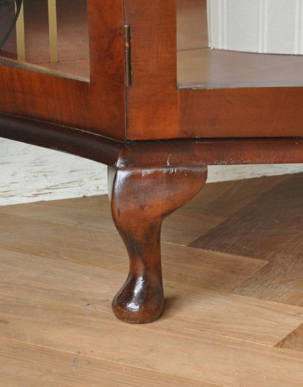 アンティークのキャビネット　アンティーク家具　模様入りのミラー付き、英国のアンティーク家具のガラスキャビネット（飾り棚）。きちんと支えます。(q-534-f)