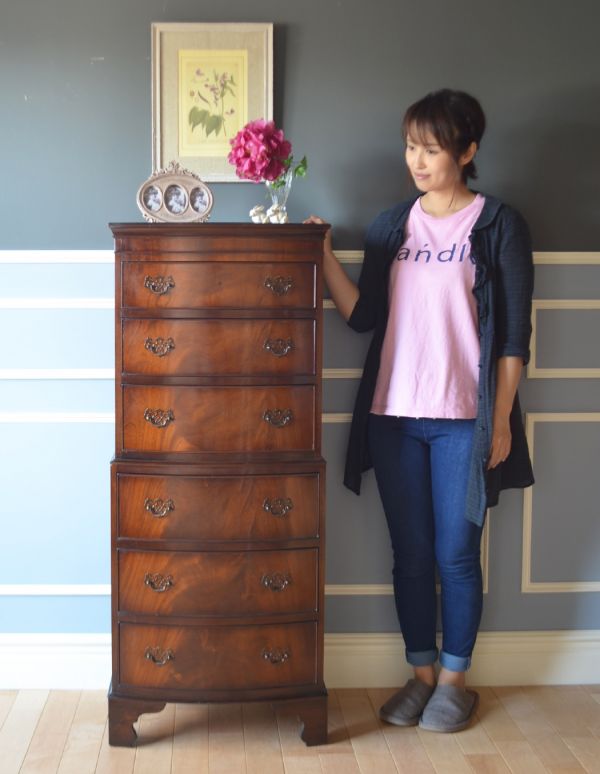 アンティークのチェスト　アンティーク家具　マホガニー材のアンティーク英国家具、美しいチェスト（トールボーイ）。高級感があって女性らしい優しいシルエット。(q-539-f)