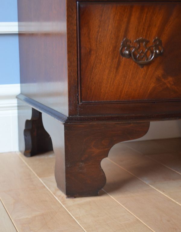 アンティークのチェスト　アンティーク家具　マホガニー材のアンティーク英国家具、美しいチェスト（トールボーイ）。脚付きのタイプは、風通しがいいです。(q-539-f)