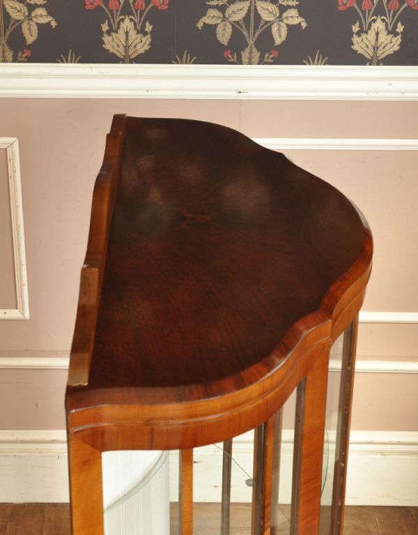 アンティークのキャビネット　アンティーク家具　アンティーク英国家具のショーケース、上品なミラー付きガラスキャビネット。天板もピカピカにお直ししました。(q-544-f)