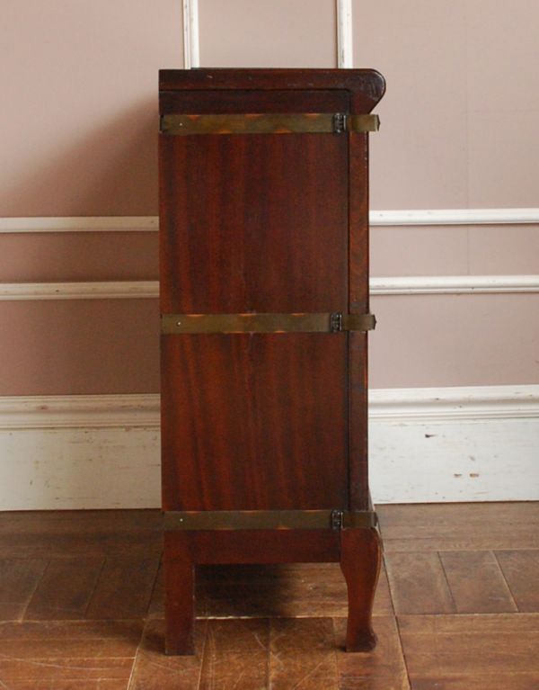 アンティークのキャビネット　アンティーク家具　英国アンティーク家具、グローブ・ヴェルニッケ社のスタッキングブックケース（本棚）。木製で丈夫です。(q-546-f)