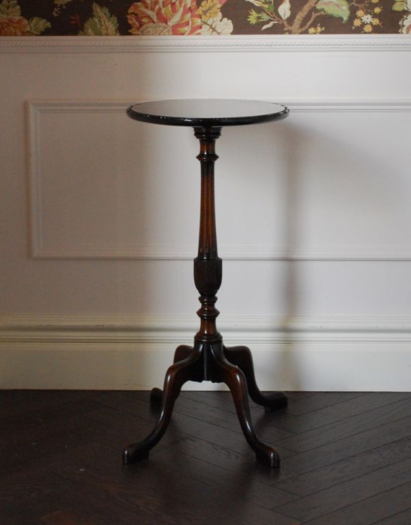 ロイドテーブル アンティーク家具 イギリスのアンティーク家具、マホガニー材のワインテーブル。女性らしい可憐なテーブルです。(q-550-f)