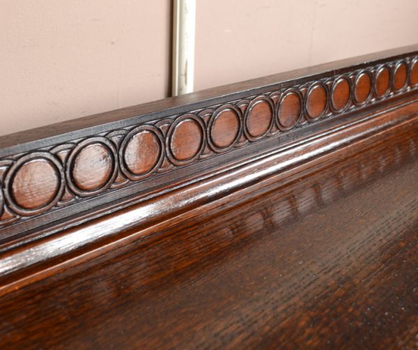 アンティークのチェスト アンティーク家具 英国テイストのアンティーク家具、オシャレな3段チェストオブドロワーズ。風格と品があるので、リビングはもちろん、和室や書斎、客間にも最適。(q-559-f)