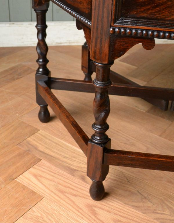 英国クラシックスタイル アンティーク家具 便利なアンティーク英国家具、伸張式のコーヒーテーブル(ゲートレッグテーブル)。しっかりお直ししてあるので安定感があります。(q-562-f)
