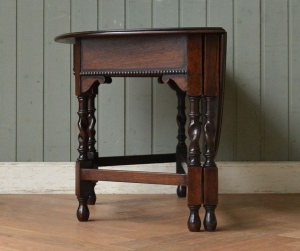 英国クラシックスタイル アンティーク家具 便利なアンティーク英国家具、伸張式のコーヒーテーブル(ゲートレッグテーブル)。片方だけ引き出して壁に付けて使うこともできます。(q-562-f)