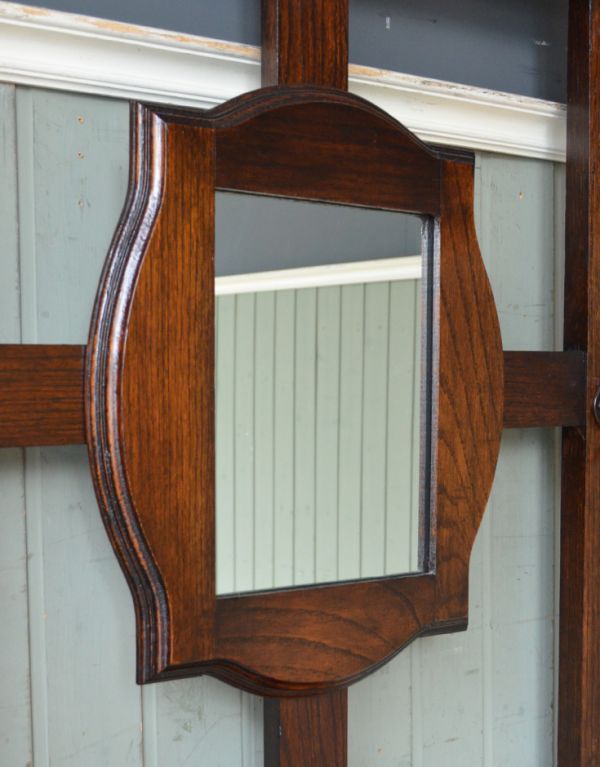 アンティークの玄関収納 アンティーク家具 ミラー付の英国らしいアンティーク家具、玄関の収納家具のホールスタンド(コート掛け) 。鏡があることで、出かける前にサッと身だしなみチェックできるから本当に便利。(q-575-f)