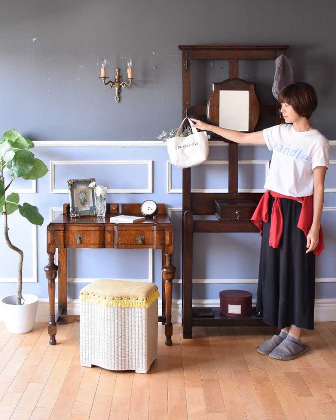 アンティークの玄関収納 アンティーク家具 ミラー付の英国らしいアンティーク家具、玄関の収納家具のホールスタンド(コート掛け) 。みんなが憧れる素敵な玄関になりました。(q-575-f)