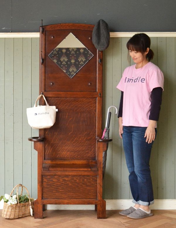 アンティークの玄関収納　アンティーク家具　玄関で使うアンティーク家具、鏡とベンチが付いたホールスタンド。お家に来たお客様が必ず初めて訪れる場所が玄関。(q-576-f)