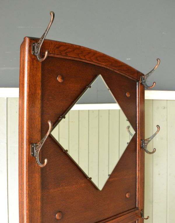 アンティークの玄関収納　アンティーク家具　玄関で使うアンティーク家具、鏡とベンチが付いたホールスタンド。鏡があることで、出かける前にサッと身だしなみチェックできるから本当に便利。(q-576-f)