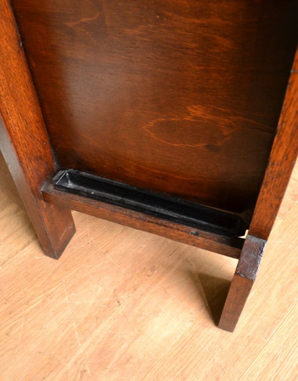 アンティークの玄関収納　アンティーク家具　玄関で使うアンティーク家具、鏡とベンチが付いたホールスタンド。雨水を受けるところが付いています。(q-576-f)