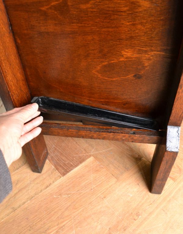 アンティークの玄関収納　アンティーク家具　玄関で使うアンティーク家具、鏡とベンチが付いたホールスタンド。水受けは取り外せるので、お手入れも簡単。(q-576-f)