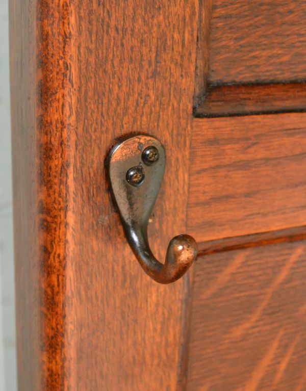 アンティークの玄関収納　アンティーク家具　玄関で使うアンティーク家具、鏡とベンチが付いたホールスタンド。この小さいサイズのフックは、全部で２ヶ所にあります。(q-576-f)