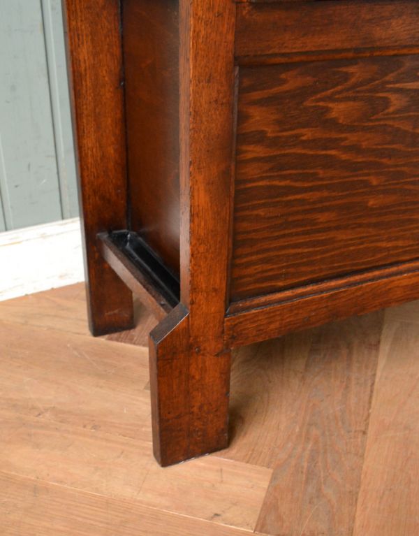 アンティークの玄関収納　アンティーク家具　玄関で使うアンティーク家具、鏡とベンチが付いたホールスタンド。真っ直ぐな脚です。(q-576-f)