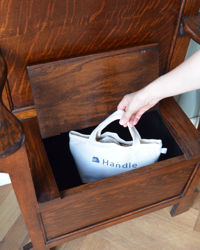 アンティークの玄関収納　アンティーク家具　玄関で使うアンティーク家具、鏡とベンチが付いたホールスタンド。ベンチの中はこんな感じです。(q-576-f)