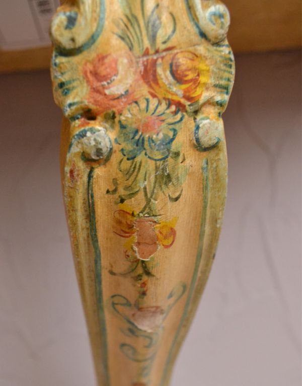 ウォールシェルフ・ウォールハンガー　アンティーク家具　お花模様を描いたアンティーク家具、壁に付けるミニテーブル（シェルフ）。ペイントはアンティークならではのお洒落なカラー。(q-577-f)