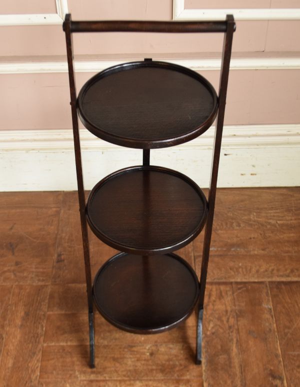 プランツスタンド・ケーキスタンド　アンティーク家具　優雅なアフタヌーンティーアイテム、英国のアンティークケーキスタンド（テーブル）。天板です。(q-580-f)