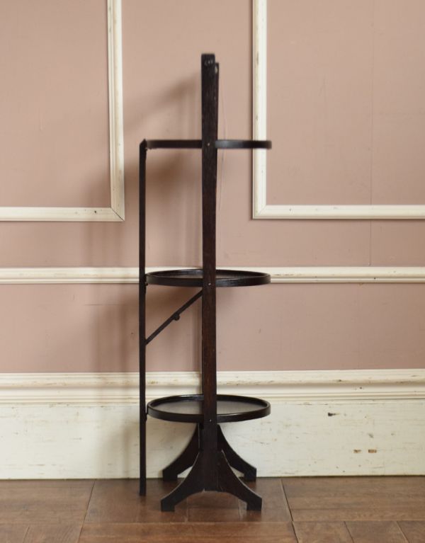 プランツスタンド・ケーキスタンド　アンティーク家具　優雅なアフタヌーンティーアイテム、英国のアンティークケーキスタンド（テーブル）。サイドから見るとこんな感じ。(q-580-f)