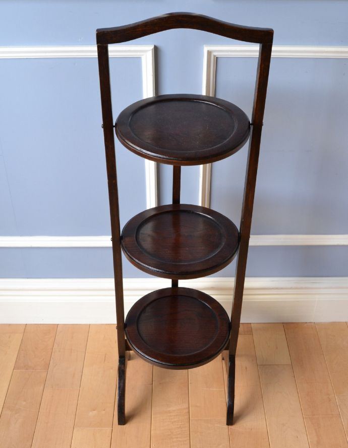 ロイドテーブル アンティーク家具 憧れの小さい英国のアンティーク家具、3段タイプのケーキスタンド(テーブル)。天板です。(q-581-f-1)