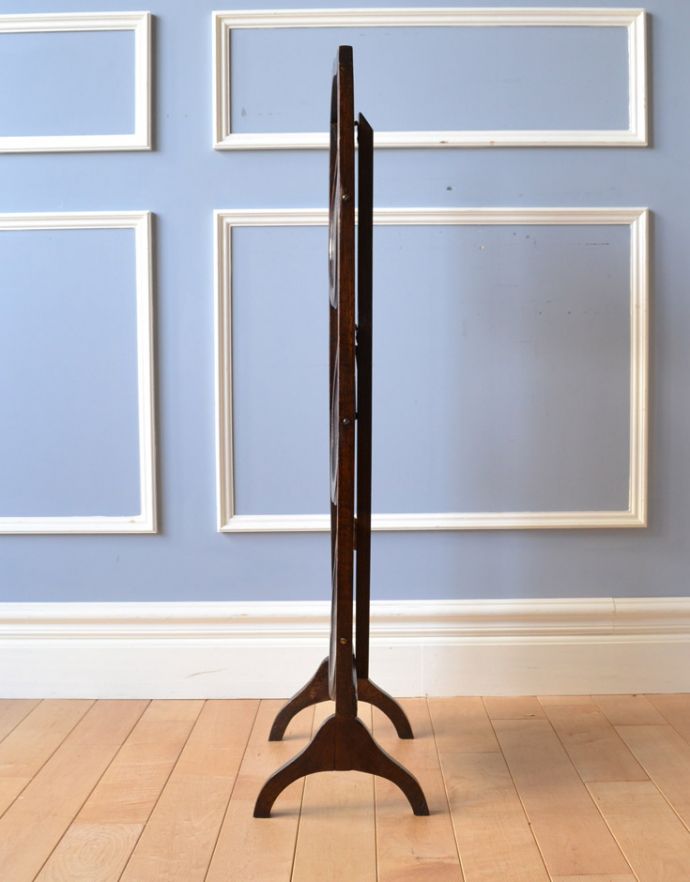 ロイドテーブル アンティーク家具 憧れの小さい英国のアンティーク家具、3段タイプのケーキスタンド(テーブル)。たたんだときも様になります。(q-581-f-1)