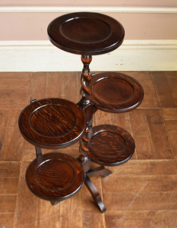 プランツスタンド・ケーキスタンド　アンティーク家具　ティータイムに使える小ぶりなアンティークのケーキスタンド（テーブル）。天板です。(q-584-f)