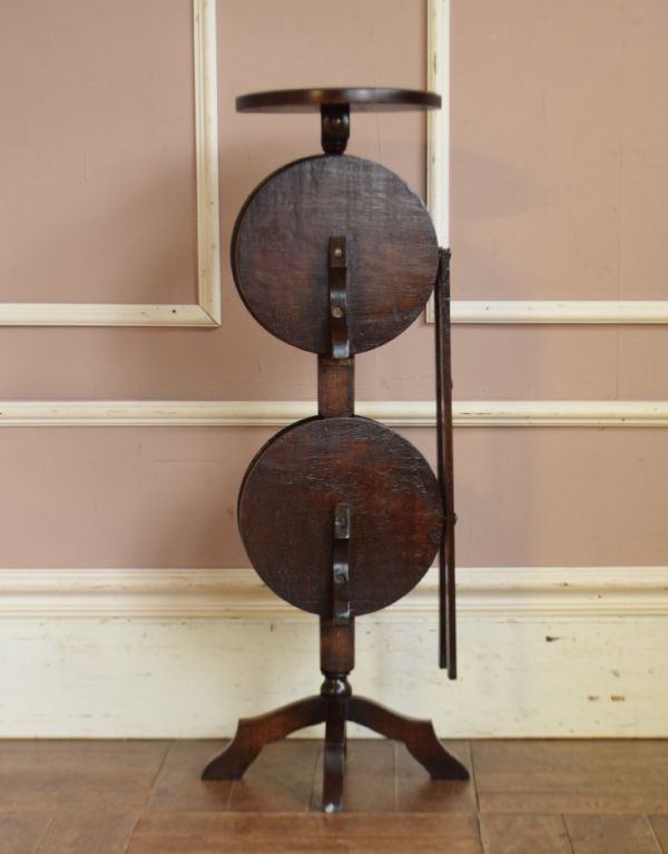 プランツスタンド・ケーキスタンド　アンティーク家具　ティータイムに使える小ぶりなアンティークのケーキスタンド（テーブル）。こんなにコンパクトになります。(q-584-f)