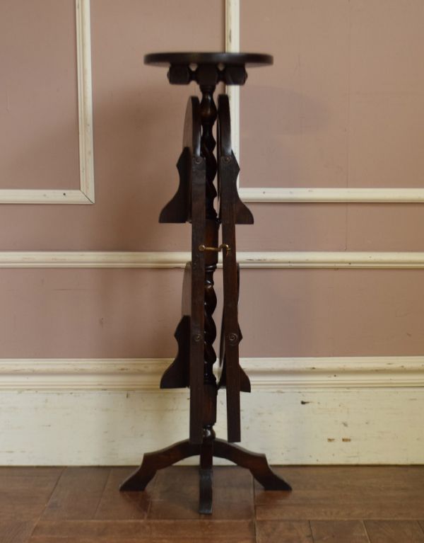 プランツスタンド・ケーキスタンド　アンティーク家具　ティータイムに使える小ぶりなアンティークのケーキスタンド（テーブル）。たたんだときも様になります。(q-584-f)