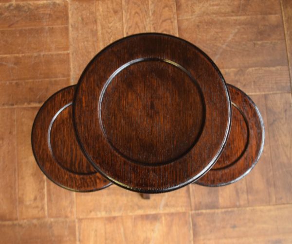 プランツスタンド・ケーキスタンド　アンティーク家具　ティータイムに使える小ぶりなアンティークのケーキスタンド（テーブル）。メンテナンスもキレイにしてありますので、安心してお使い下さい。(q-584-f)