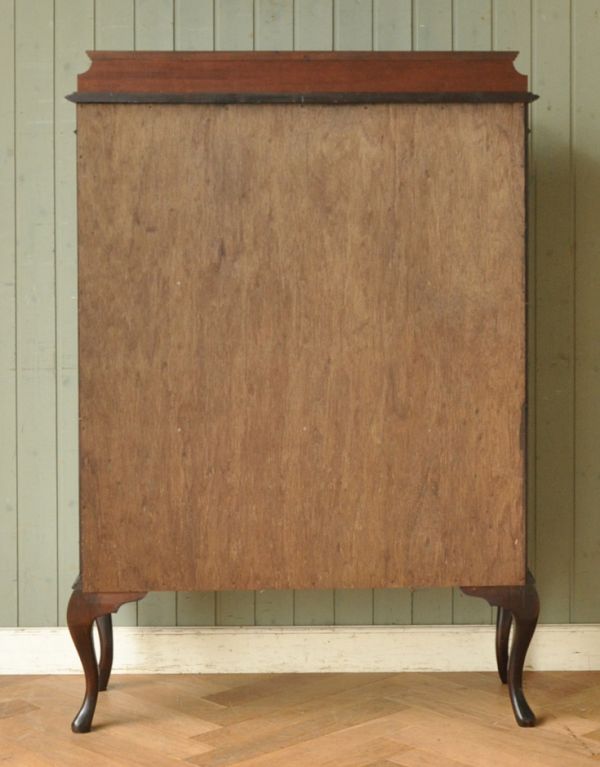 アンティークのキャビネット アンティーク家具 大きなガラス扉の英国アンティーク家具、ガラスキャビネット。キチンとメンテナンスしてあるので、裏側もキレイです。(q-587-f)