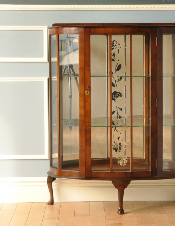 アンティークのキャビネット　アンティーク家具　イギリスのアンティーク家具、ミラーバックのショーケース（ガラスキャビネット） 。アンティークのガラスがキレイにはめ込んであります。(q-589-f)