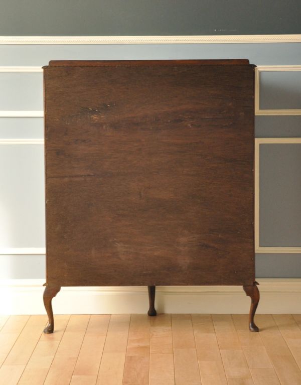 アンティークのキャビネット　アンティーク家具　イギリスのアンティーク家具、ミラーバックのショーケース（ガラスキャビネット） 。きちんとメンテナンスしてあるので、裏側もキレイです。(q-589-f)