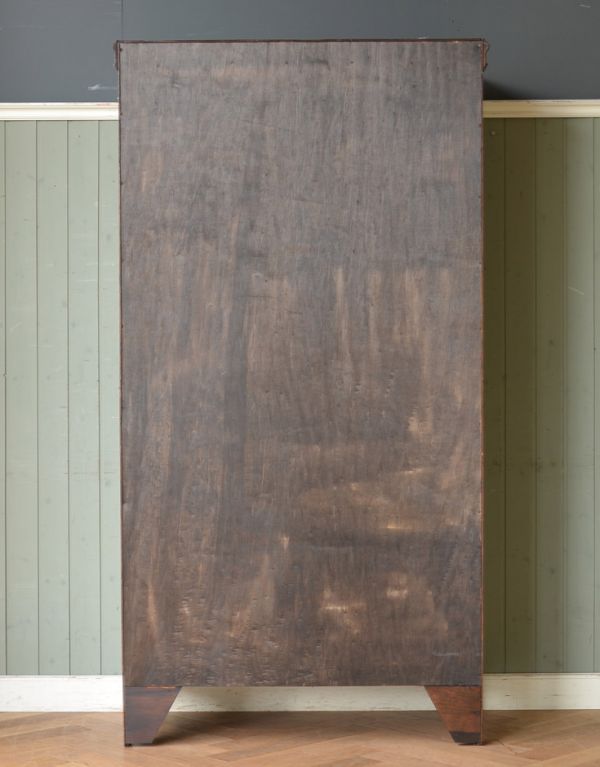 アンティークのキャビネット　アンティーク家具　小さなお花がたっぷりデザインされた、オーク材のワードローブ。きちんとメンテナンスしてあるので、裏側もキレイです。(q-591-f)