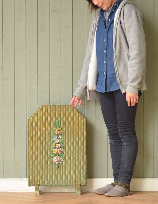 ロイドルーム アンティーク家具 イギリスのアンティークの家具、ロイドルームスクリーン。「何だか物足りない…」そんなお部屋に飾ってみてください。(q-592-f)