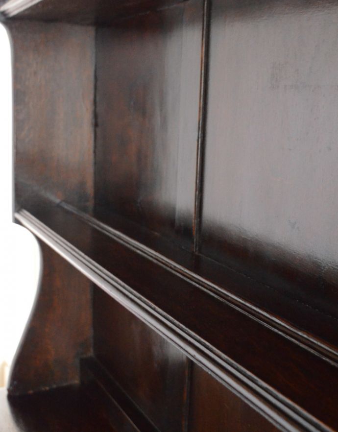 アンティークのキャビネット アンティーク家具 アンティークの英国家具、飾ったアイテムを惹き立てるウェルッシュドレッサー(食器棚)。中もとてもキレイな状態です。(q-601-f)