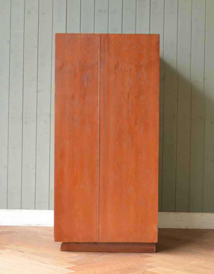 サイドバイサイド　アンティーク家具　イギリスのヴィンテージ家具、ホームオフィス社のデスクキャビネット。サイドから見ても美しい木目。(q-603-f)